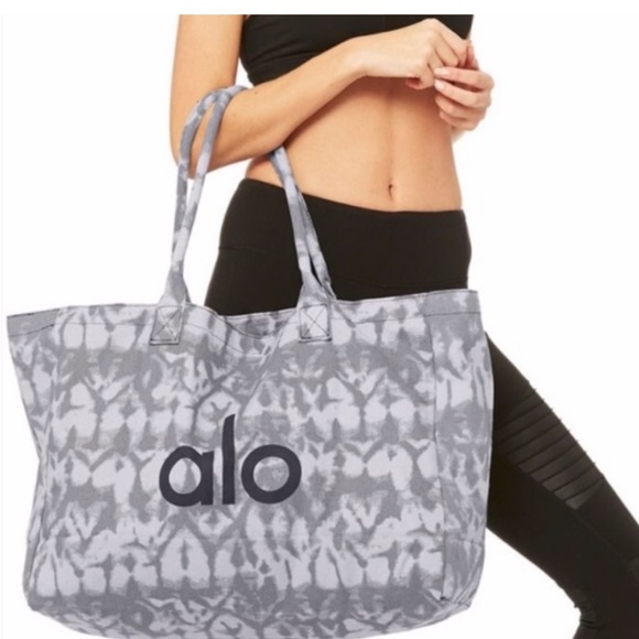 ALO Yoga Tote Bag - Picture 1 of 3